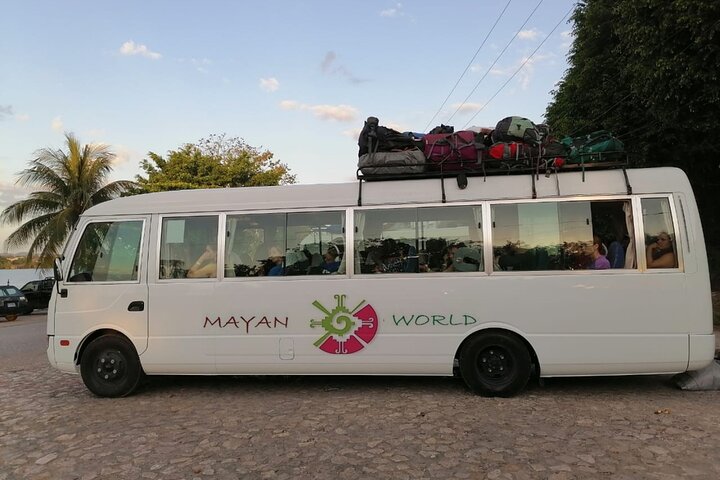 Bussöverföring från Flores, Guatemala till Belize City