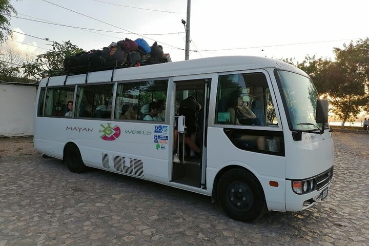 Bussöverföring från Flores, Guatemala till Belize City