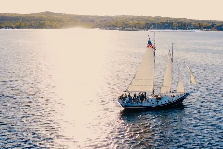 Dagssejl fra Traverse City med mad, vin og cocktails