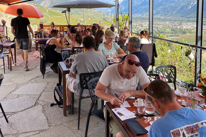 Wein- und Speisespaziergang durch die Weinberge in Sion