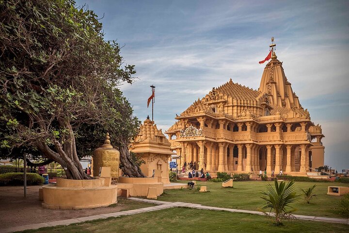 Soggiorno storico e spirituale: tour da Rajkot a Somnath