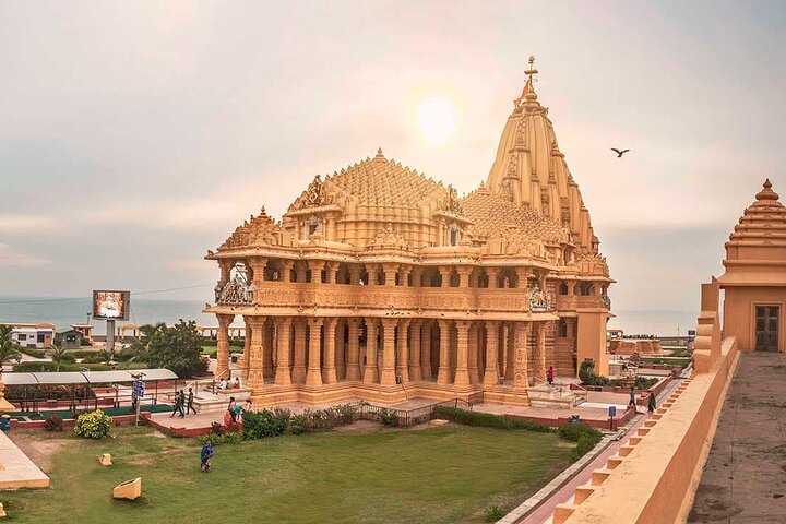 Soggiorno storico e spirituale: tour da Rajkot a Somnath