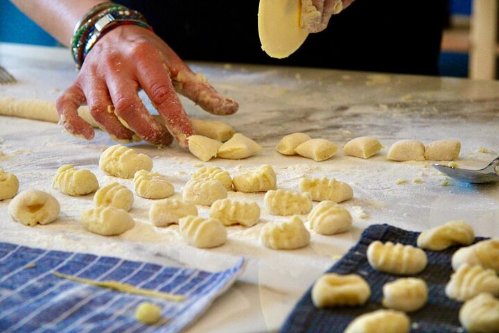 Kochkurs: Frische Pasta und Tiramisu mit Wein am Gardasee