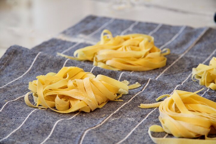 Kochkurs: Frische Pasta und Tiramisu mit Wein am Gardasee