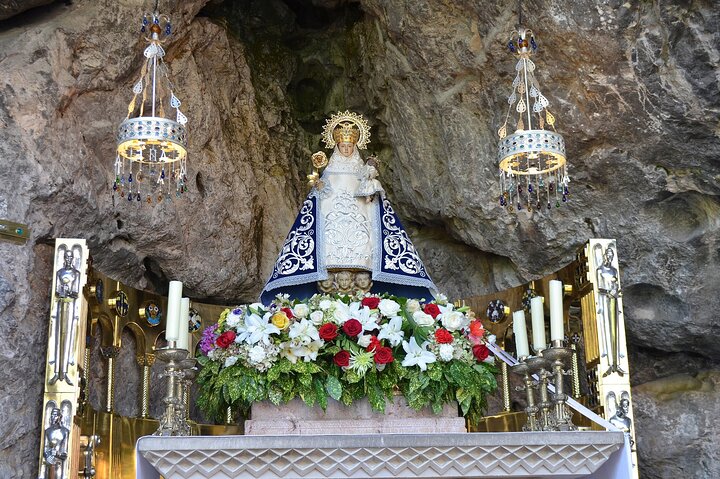 Tour zu den Seen von Covadonga, Cangas de Onís und Lastres von Oviedo aus