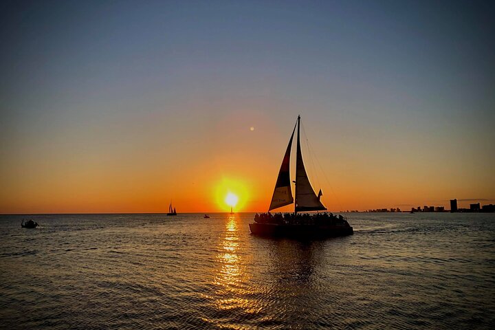 Croisière au coucher du soleil sur les dauphins à Panama City Beach sur le "temps de l'île"