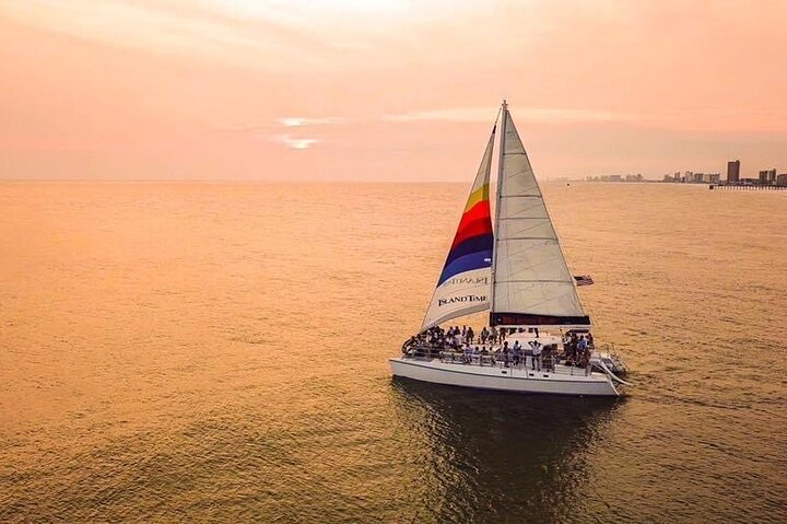 Croisière au coucher du soleil sur les dauphins à Panama City Beach sur le "temps de l'île"