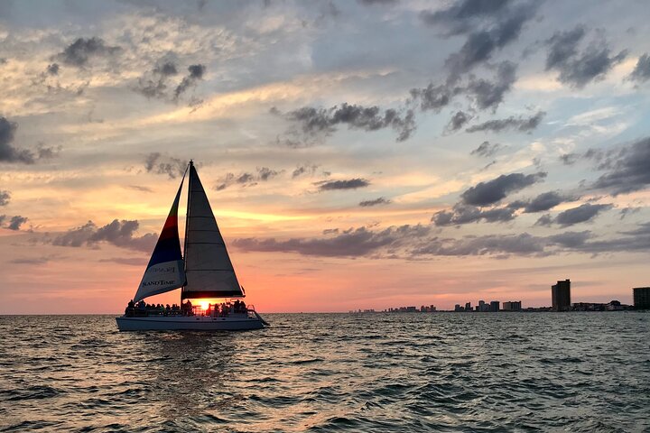 Croisière au coucher du soleil sur les dauphins à Panama City Beach sur le "temps de l'île"