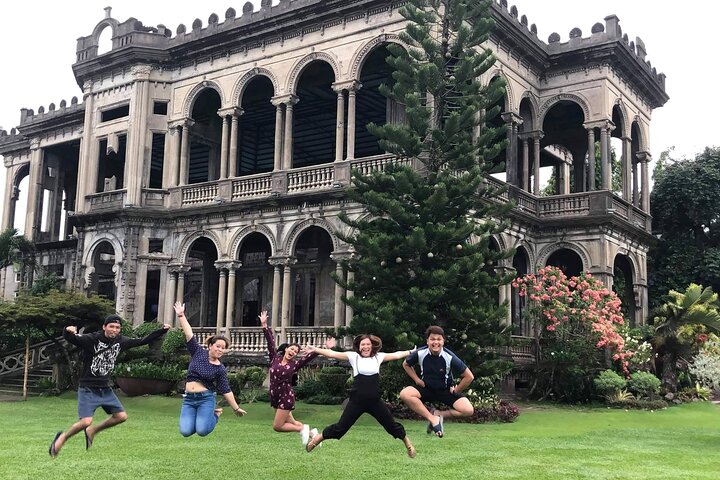 Tour de medio día a Bacolod con las ruinas y almuerzo de pollo en la piscina