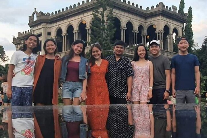 Tour de medio día a Bacolod con las ruinas y almuerzo de pollo en la piscina
