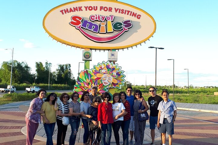 Tour de medio día a Bacolod con las ruinas y almuerzo de pollo en la piscina