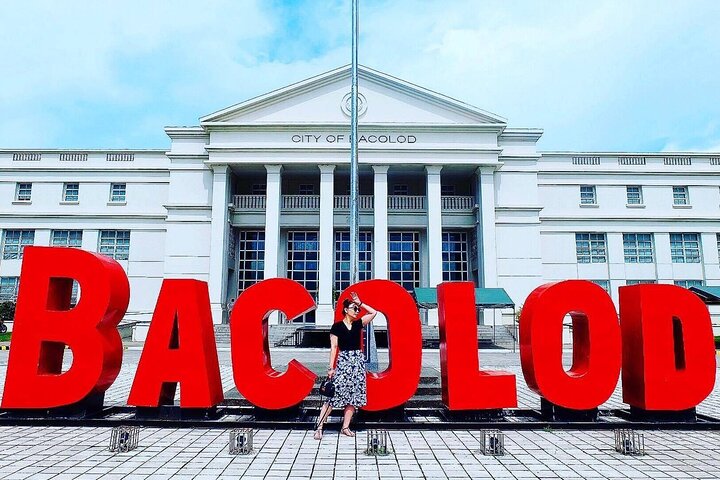 Tour de medio día a Bacolod con las ruinas y almuerzo de pollo en la piscina
