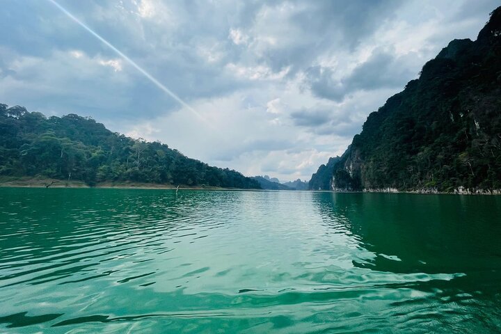 Geweldige eendaagse trip naar het meer van Cheow Larn vanuit Khao Lak
