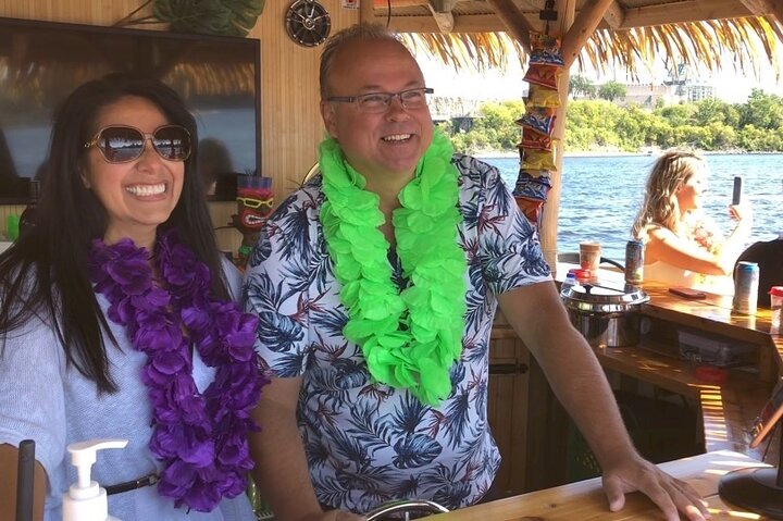 Lilo Drijvende Tiki Bar op de Ottawa River (Gatineau Pickup)