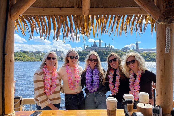 Lilo Drijvende Tiki Bar op de Ottawa River (Gatineau Pickup)