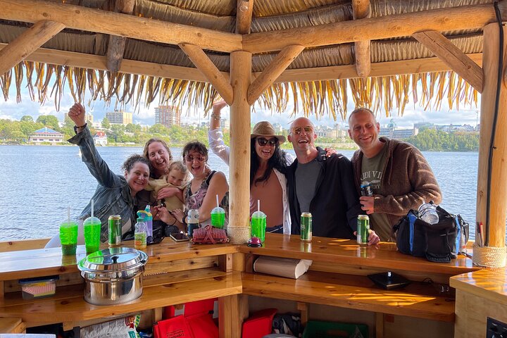 Lilo Drijvende Tiki Bar op de Ottawa River (Gatineau Pickup)