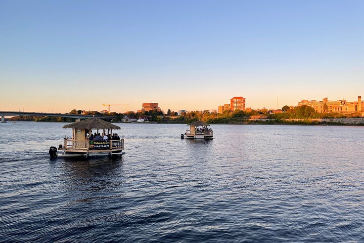 Lilo Drijvende Tiki Bar op de Ottawa River (Gatineau Pickup)