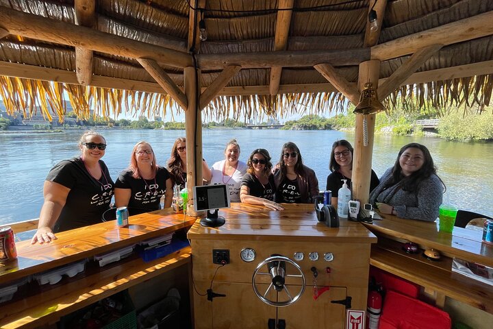 Lilo Drijvende Tiki Bar op de Ottawa River (Gatineau Pickup)