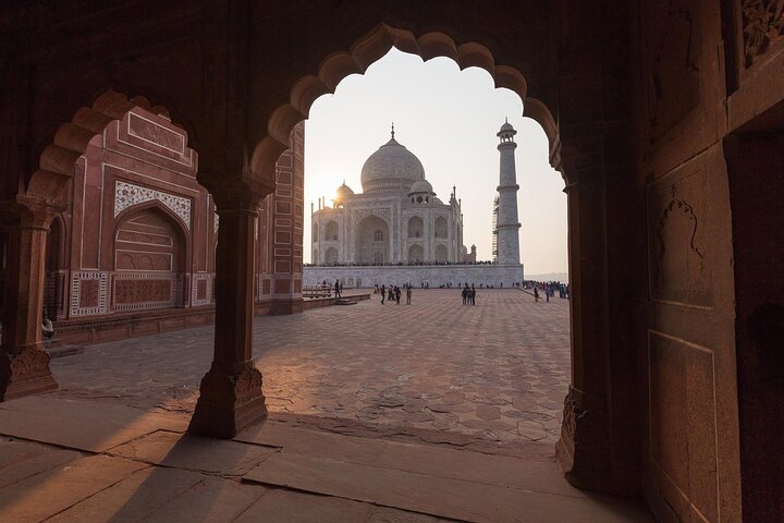 Delhi to Taj Mhal, private car and Guide for same day