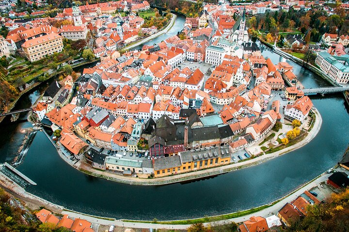 Privétransfer van Passau naar Praag met 2 uur sightseeing van lokale chauffeur
