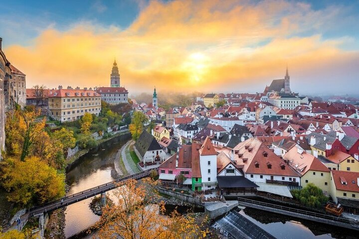 Privétransfer van Passau naar Praag met 2 uur sightseeing van lokale chauffeur