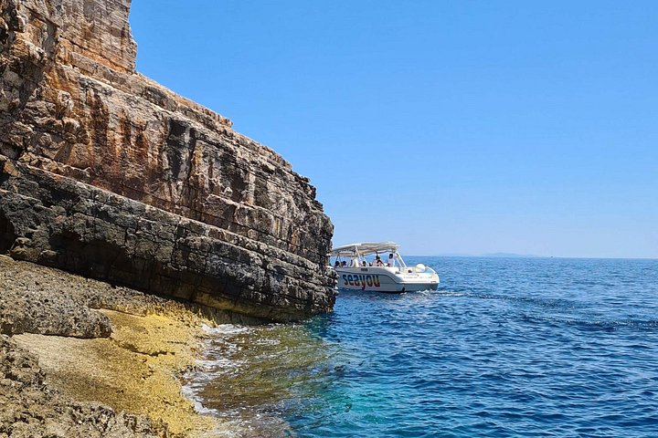 Entdecken Sie die Insel Brac mit dem privaten Boot - Besuchen Sie Bol und versteckte Buchten