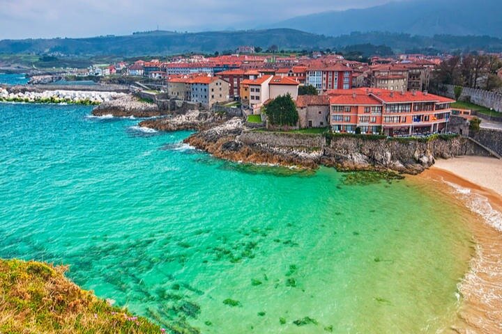 Desde Oviedo y Gijón: Llanes, Ribadesella, Alto de Fitu y Tazones