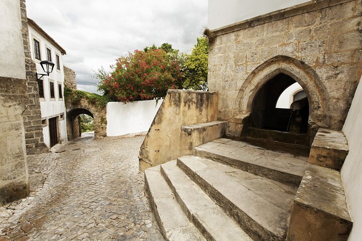 Visite privée d'une journée complète du château d'Ourém, de Tomar et d'Almourol depuis l'ouest