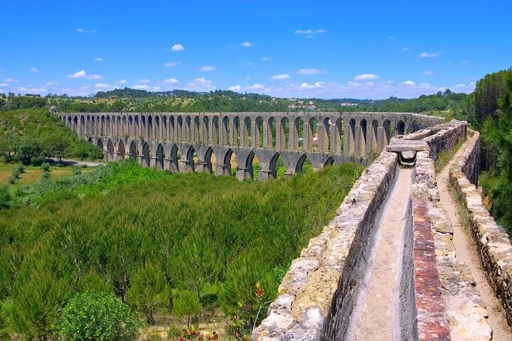 Visite privée d'une journée complète du château d'Ourém, de Tomar et d'Almourol depuis l'ouest