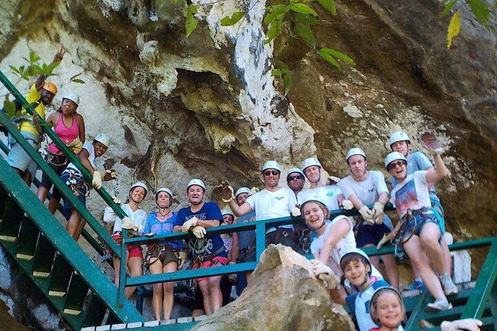 Tour combiné tyrolienne, grotte et spa boueux avec déjeuner aux Fidji