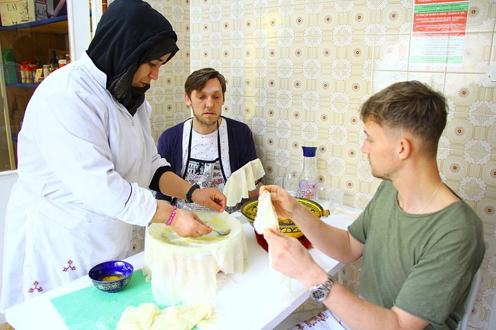 Rejoignez le meilleur cours de cuisine marocaine avec le chef Khadija (plus de 35 ans d'expérience)