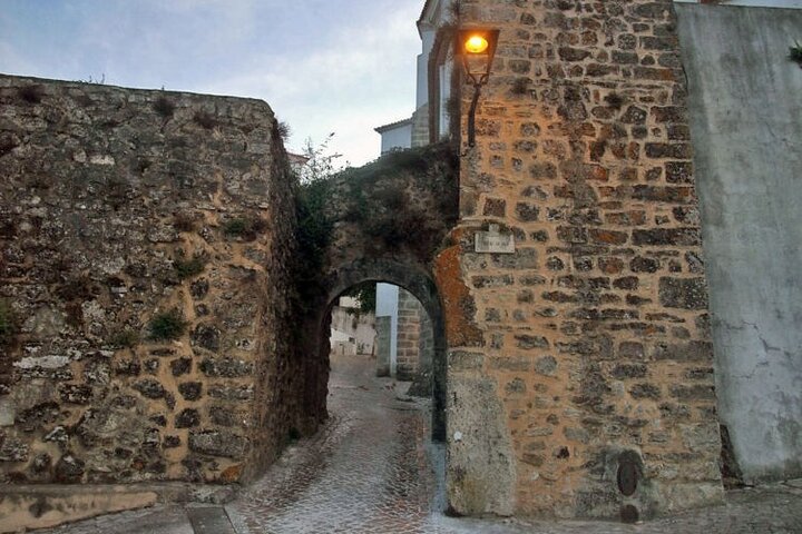 Visite privée d'une journée complète du château d'Ourém, de Tomar et d'Almourol depuis l'ouest