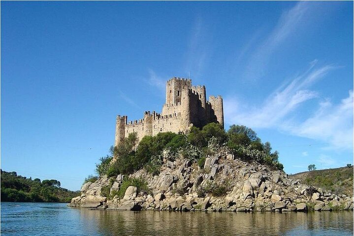 Visite privée d'une journée complète du château d'Ourém, de Tomar et d'Almourol depuis l'ouest