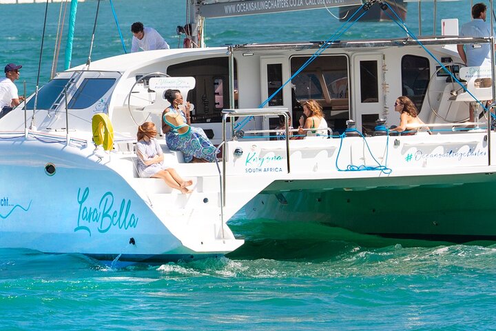 Knysna Sunset Sailing Cruise med kaptensbiff Braai & Bubbly
