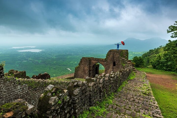 Indore nach Mandu und Maheshwar: Eine Tagestour zum Kulturerbe