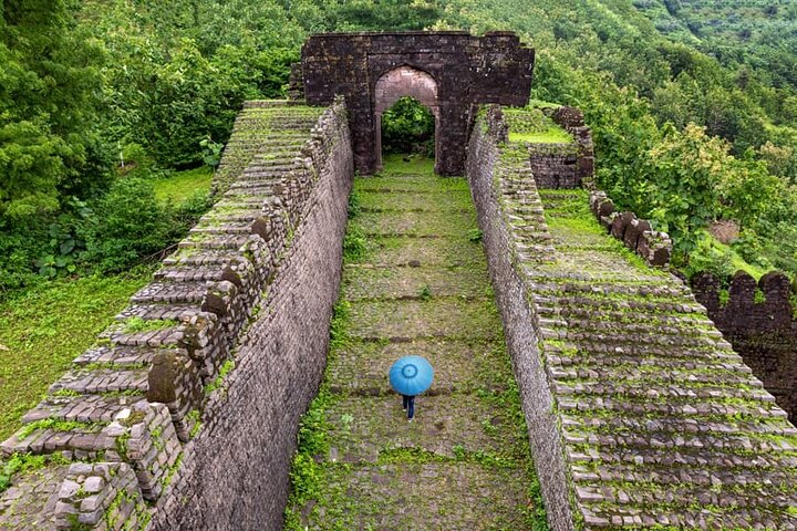 Indore nach Mandu und Maheshwar: Eine Tagestour zum Kulturerbe