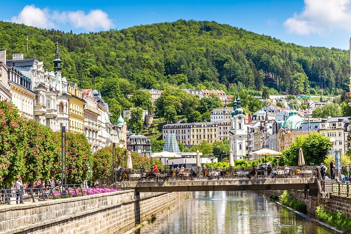 Privat transfer från Karlovy Vary till Prag