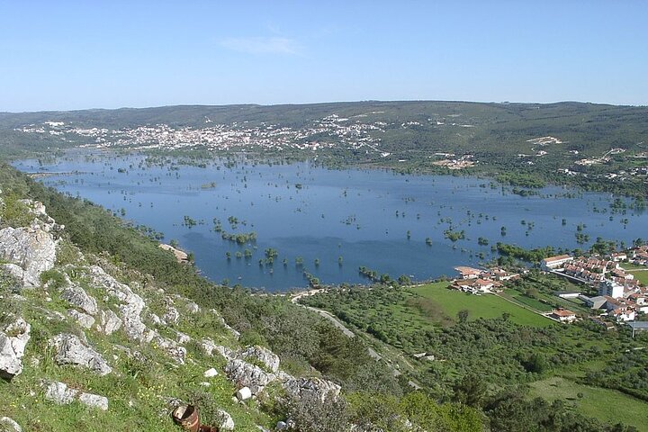 Tour privato di un'intera giornata al parco naturale Aire e Candeeiros da ovest