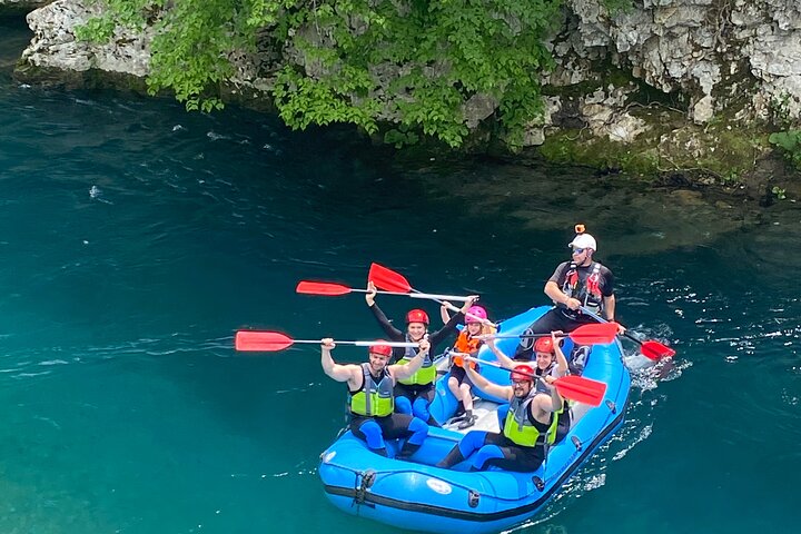 Forsränning i nationalparken Vikos Gorge med goprofilmning