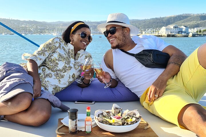 Knysna Sunset Sailing Cruise med kaptensbiff Braai & Bubbly