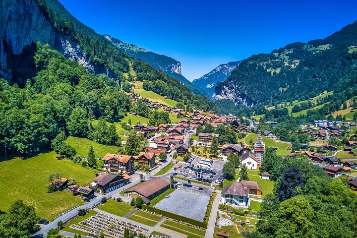 Excursión de un día a los pueblos suizos: Interlaken Grindelwald & Lauterbrunnen