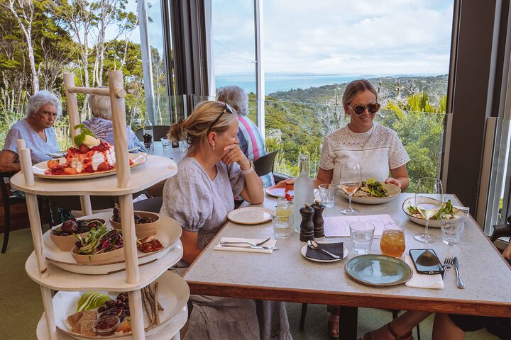 Auckland : Waiheke Island Scenic Tour 4 vingårder, lokale guider