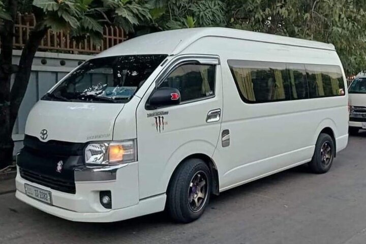 Privat taxioverføring fra Phnom Penh til Siem Reap med engelsktalende sjåfør