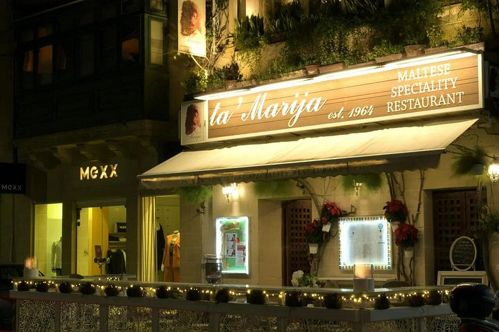 Tour nocturno de folclore maltés incl. alimentos y bebidas