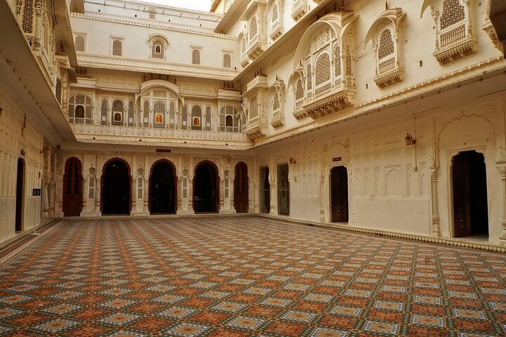 Jaisalmer Drop med besøk Junagarh Fort og Rat Temple fra Bikaner