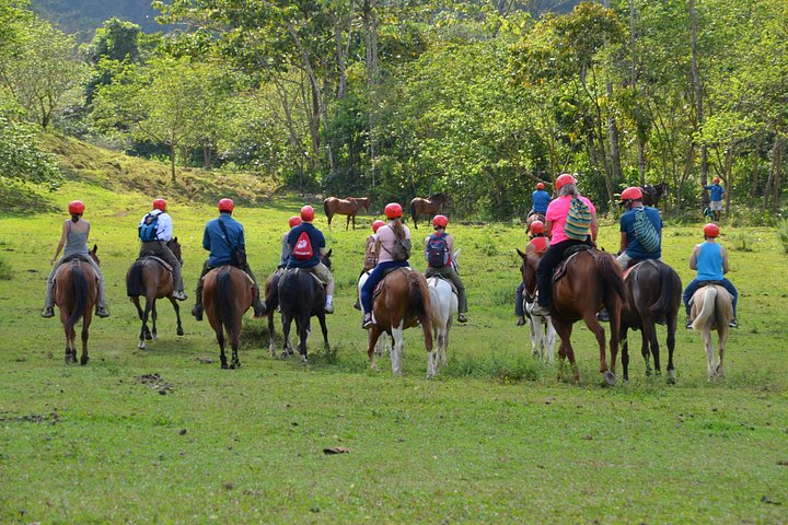 Equitazione a La Fortuna Waterfall