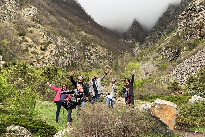 Højdepunkter i Kaukasus-bjergene-Jinvali, Ananuri, Gudauri, Kazbegi (gruppetur)