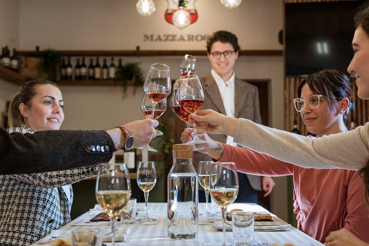 Excursão privada de comida e vinho na adega com degustações