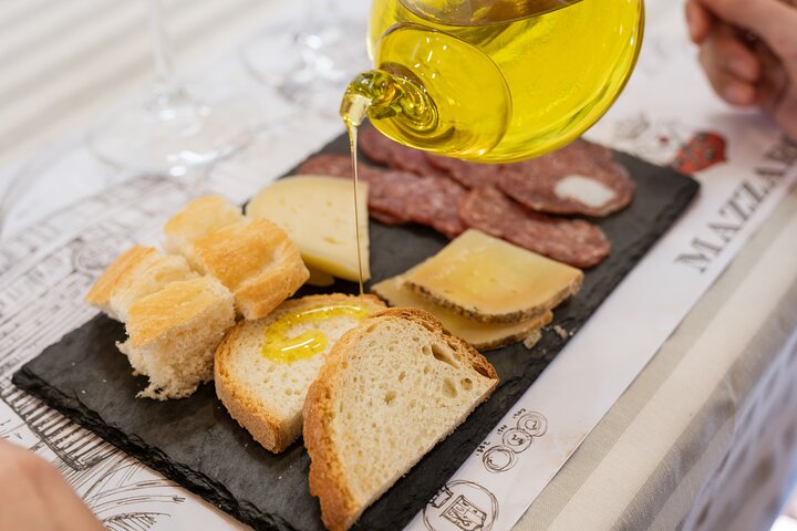Excursão privada de comida e vinho na adega com degustações