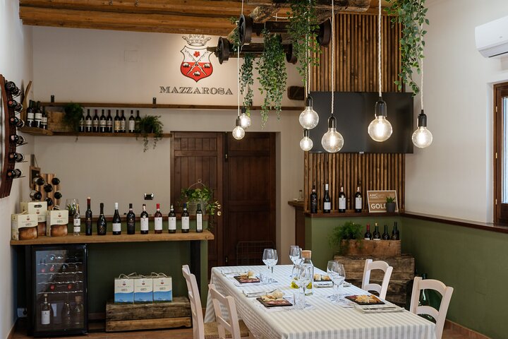 Excursão privada de comida e vinho na adega com degustações